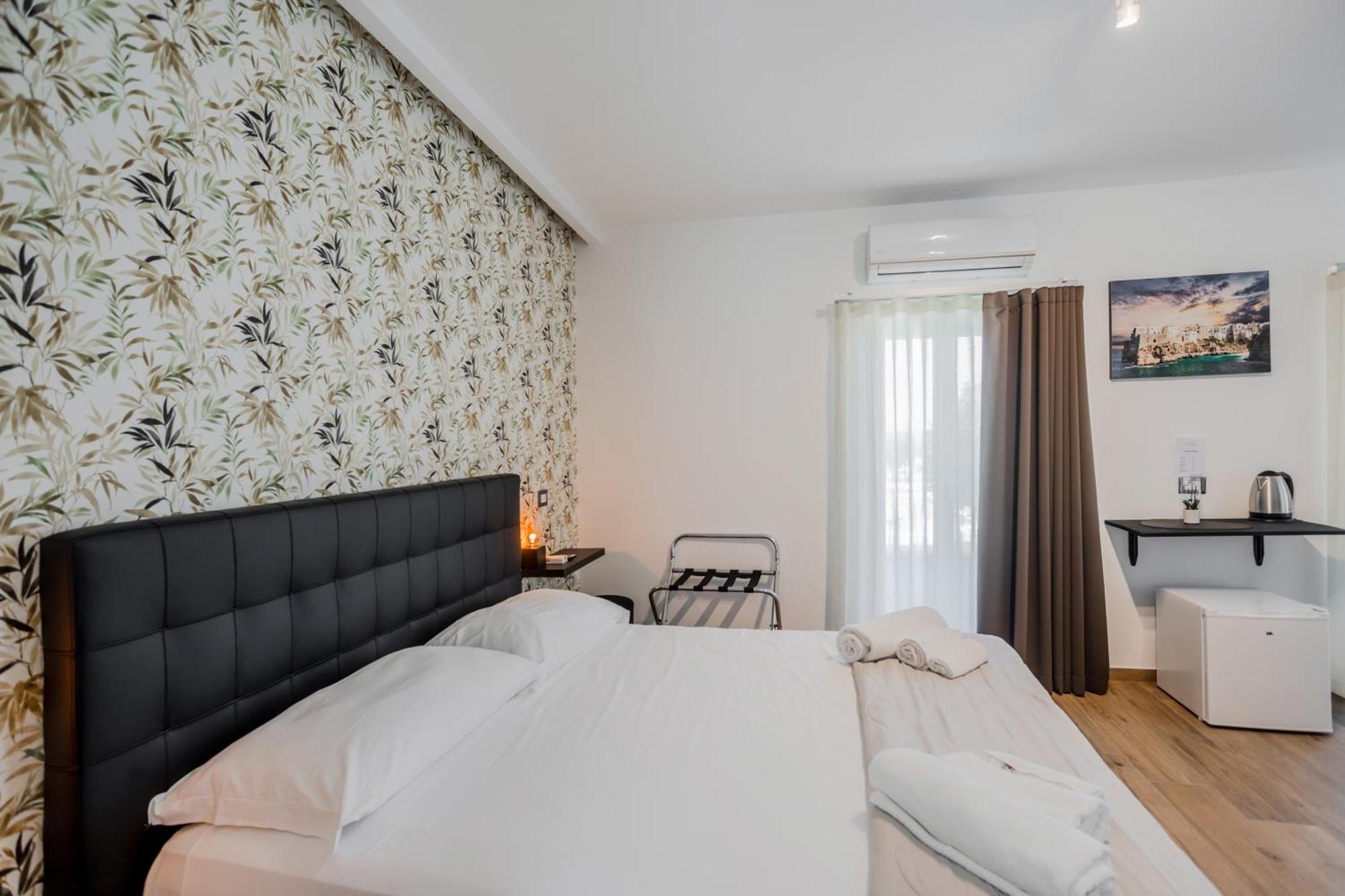 Pietramare Luxury Suites Бари Екстериор снимка