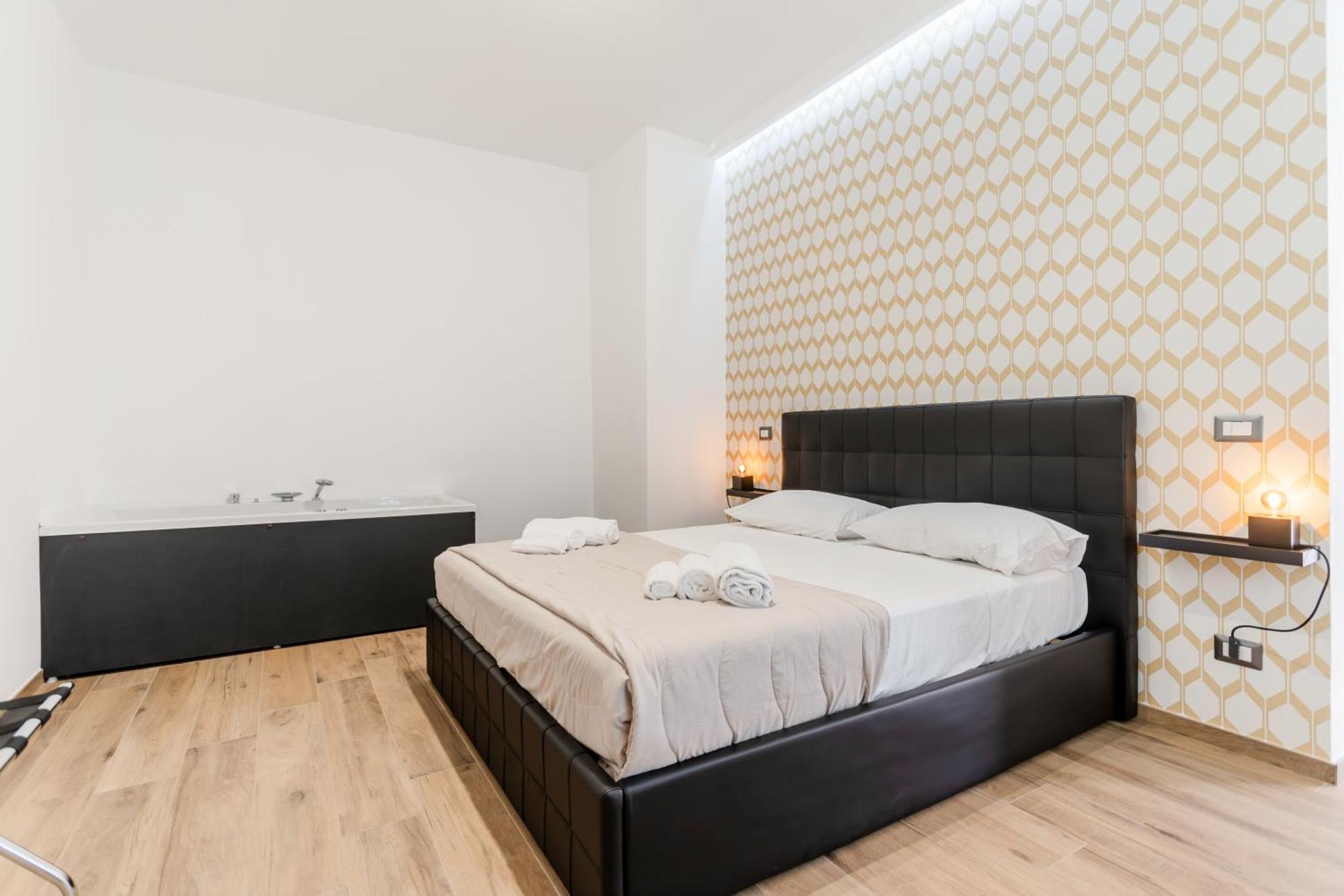 Pietramare Luxury Suites Бари Екстериор снимка