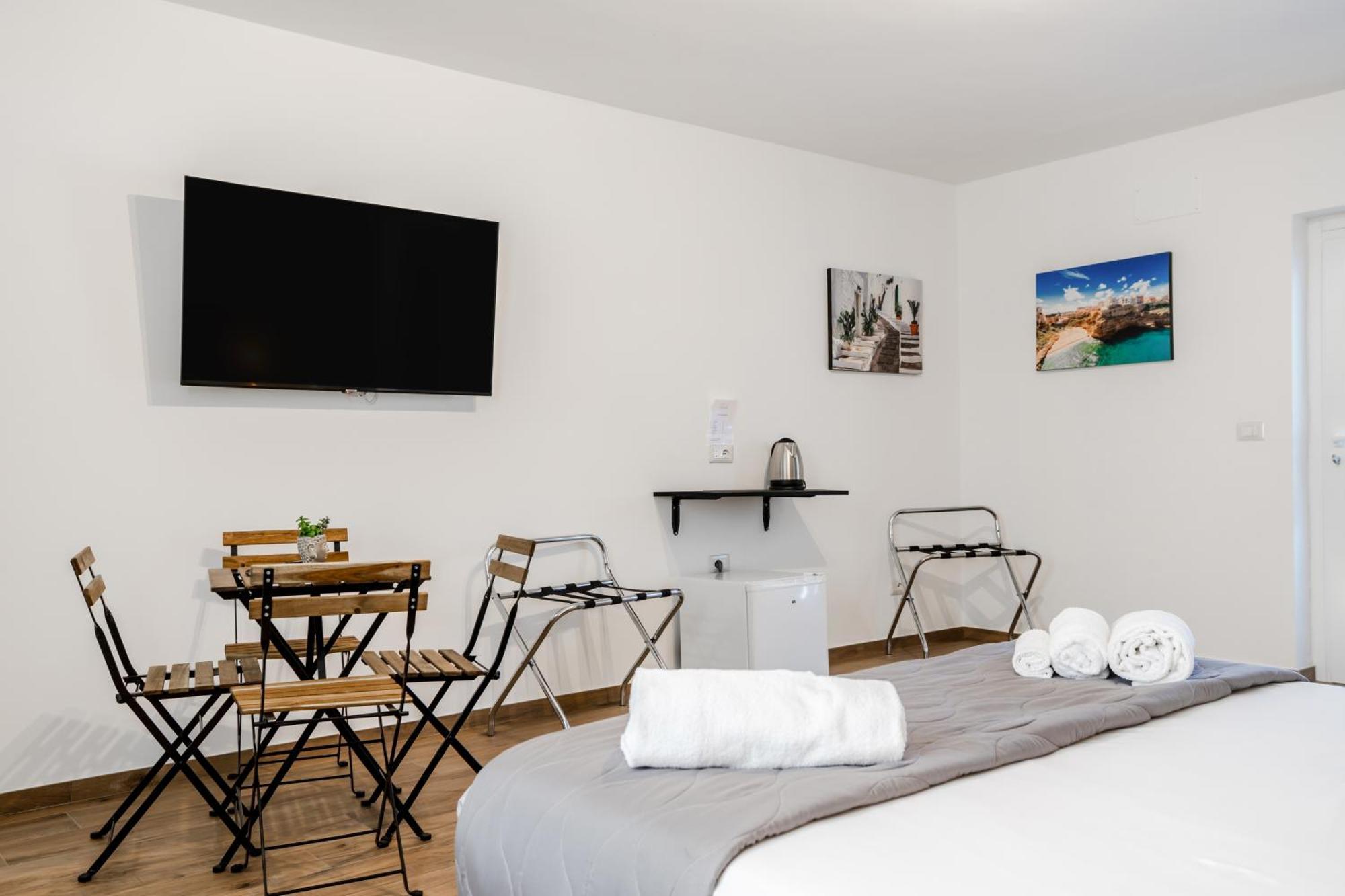 Pietramare Luxury Suites Бари Екстериор снимка