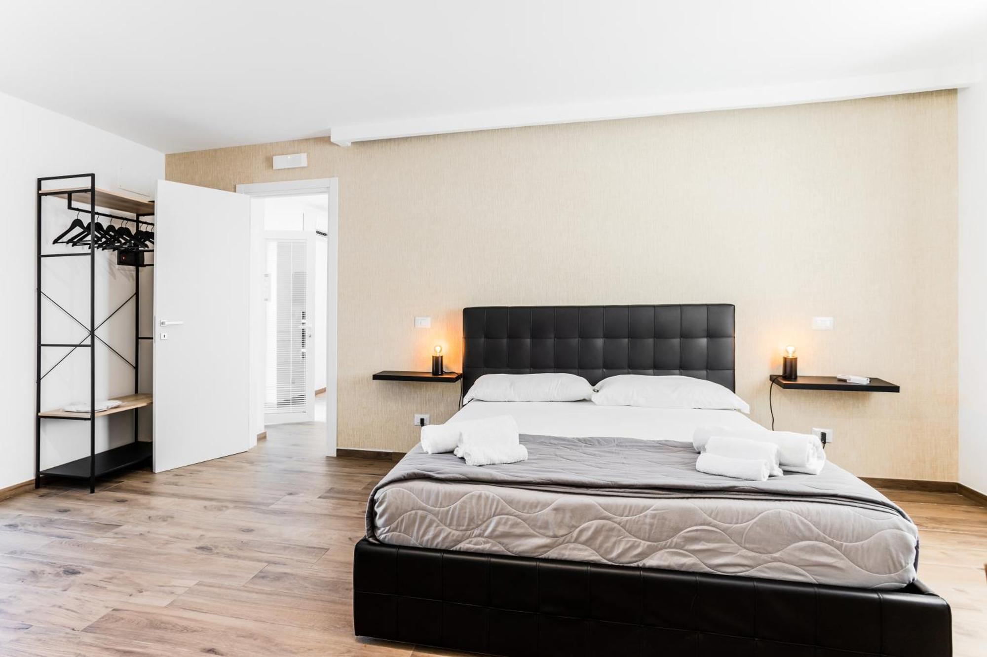 Pietramare Luxury Suites Бари Екстериор снимка
