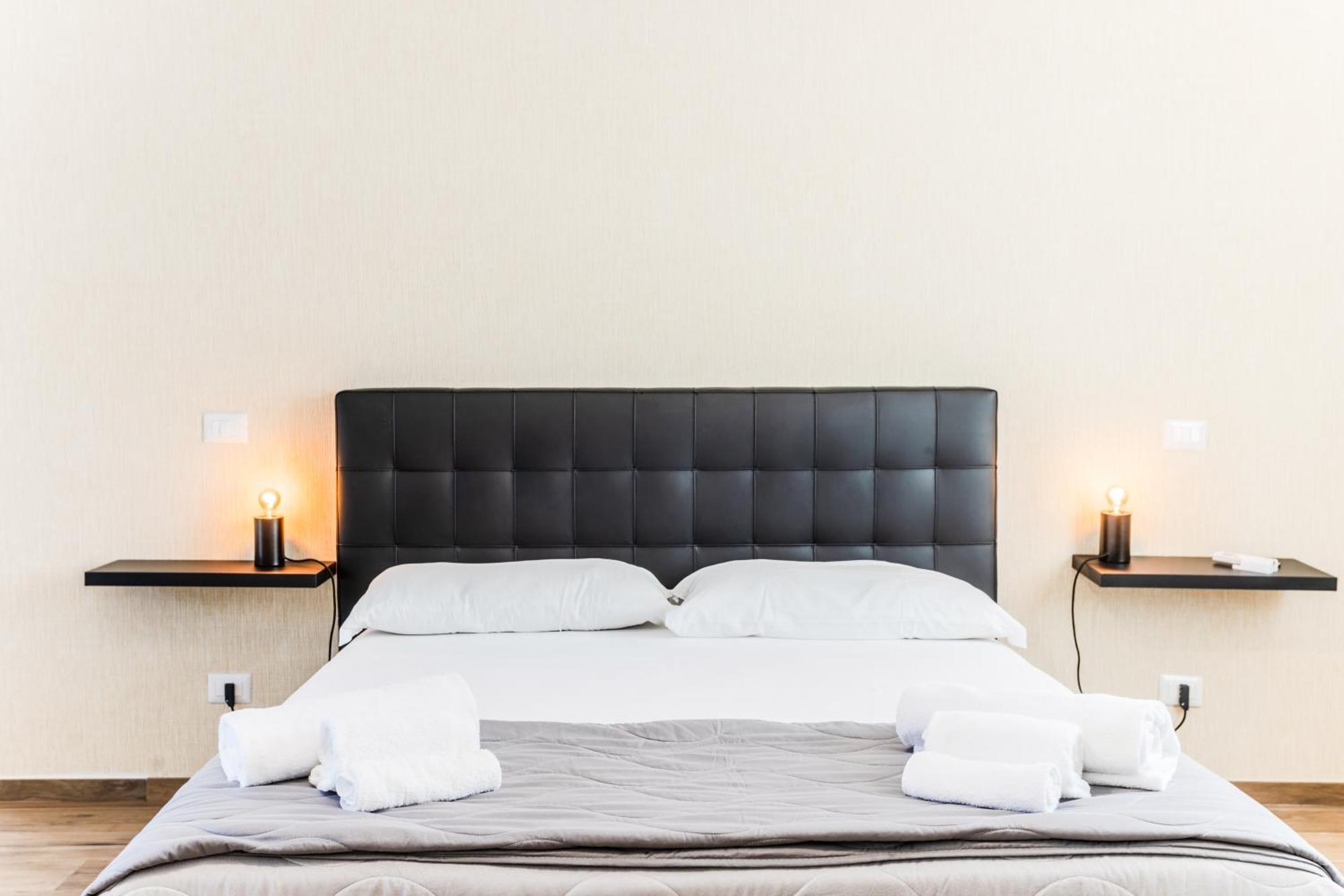 Pietramare Luxury Suites Бари Екстериор снимка
