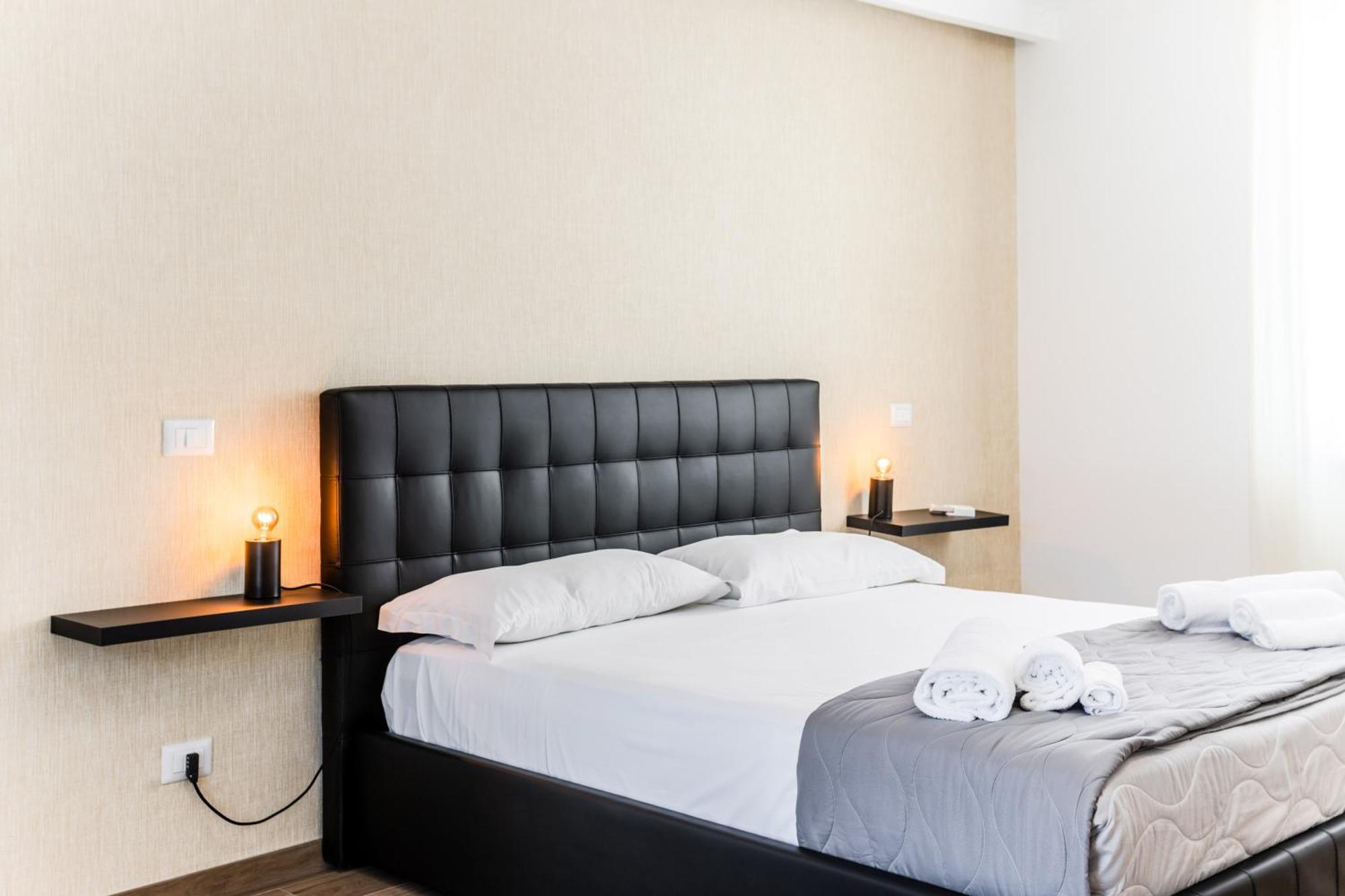 Pietramare Luxury Suites Бари Екстериор снимка