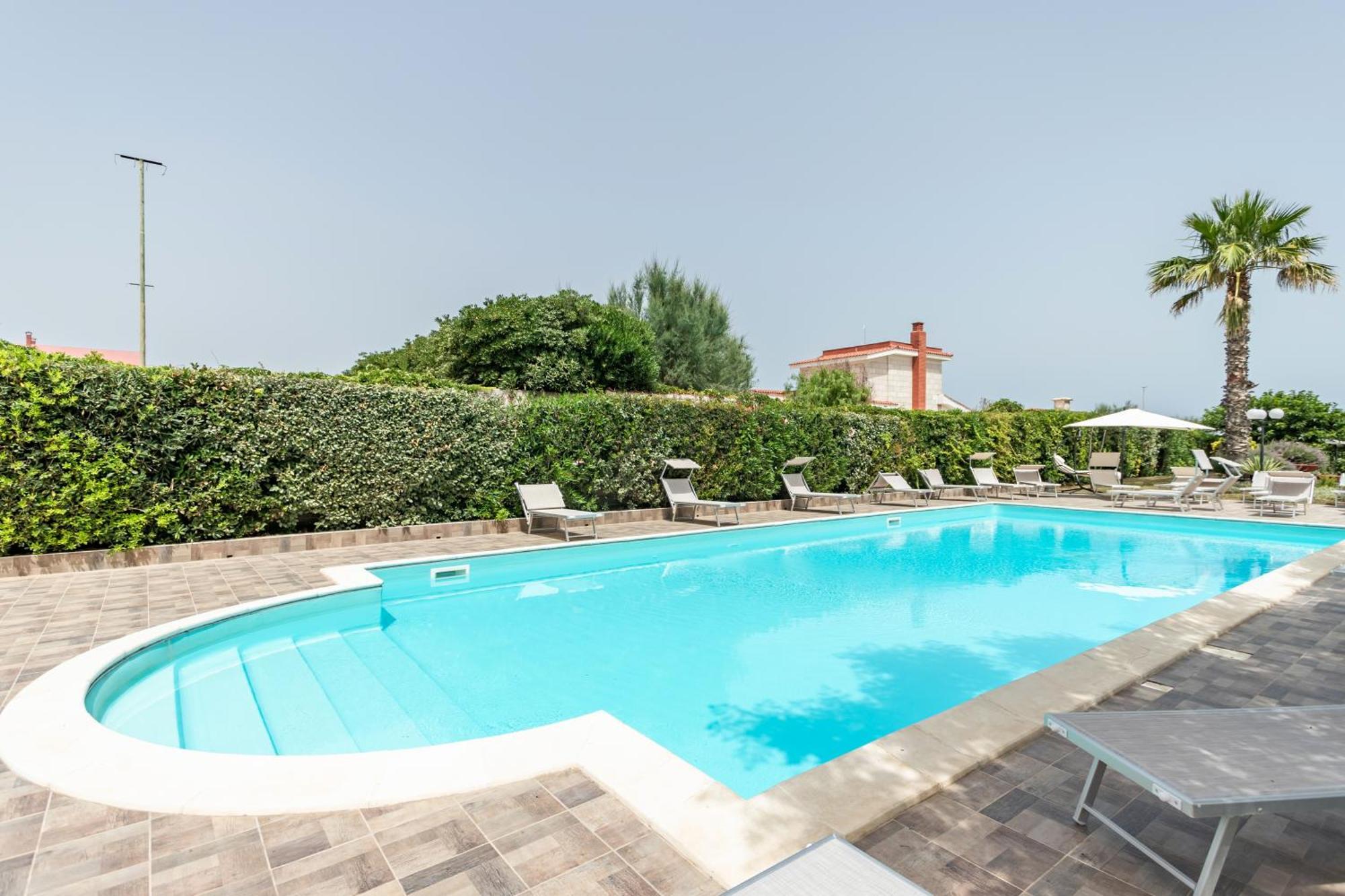 Pietramare Luxury Suites Бари Екстериор снимка