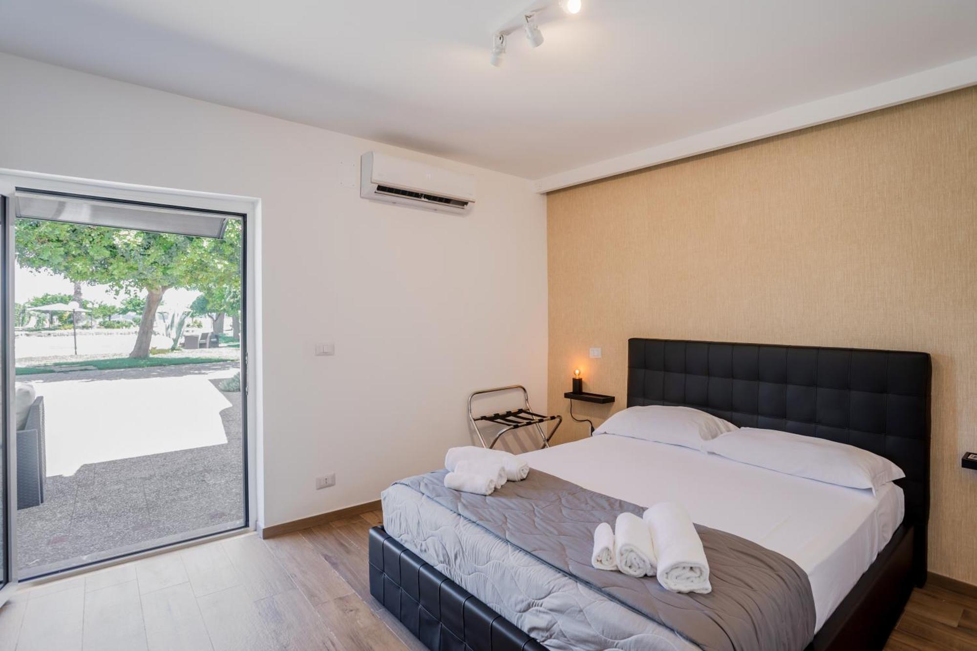 Pietramare Luxury Suites Бари Екстериор снимка