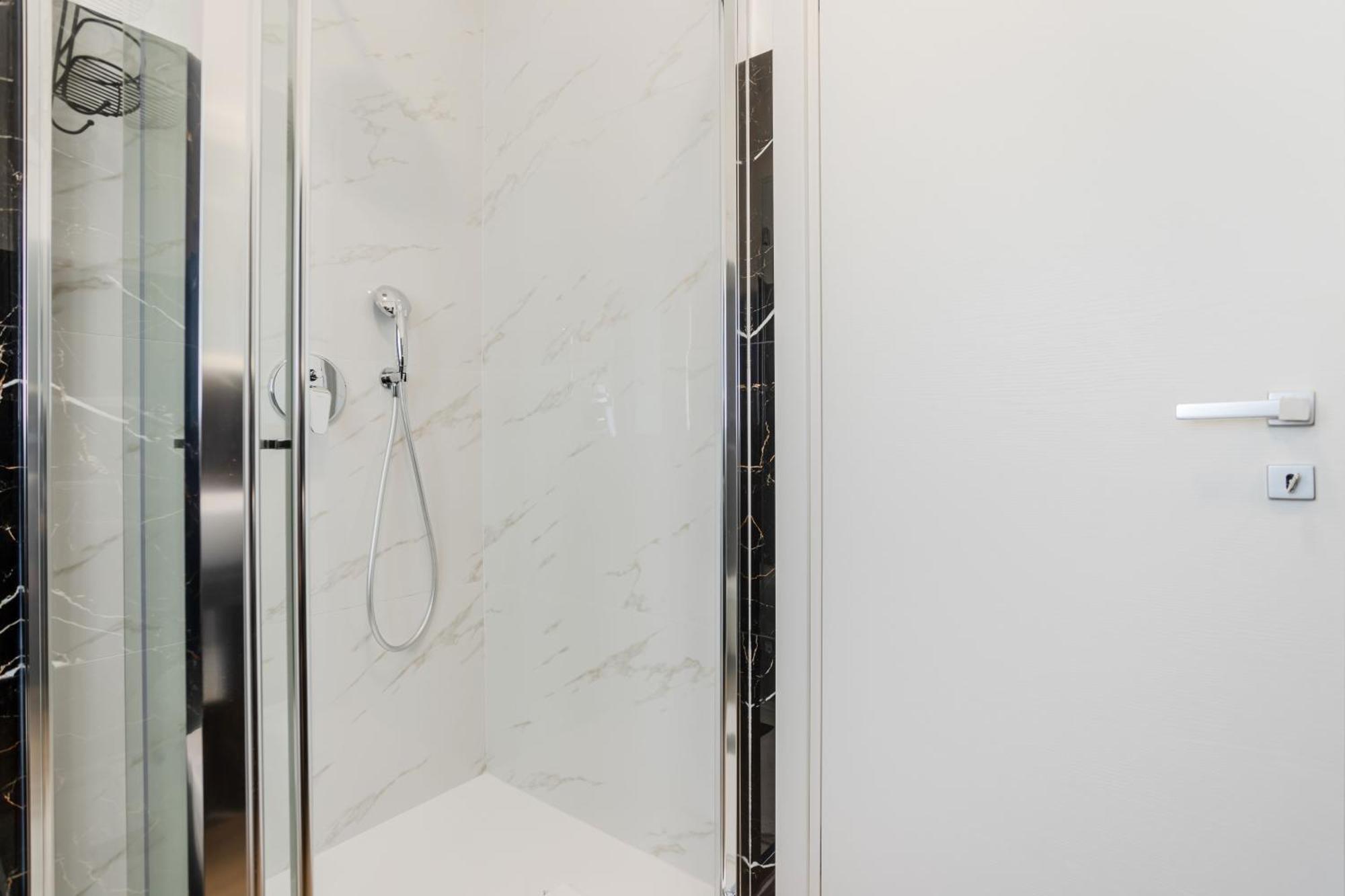 Pietramare Luxury Suites Бари Екстериор снимка