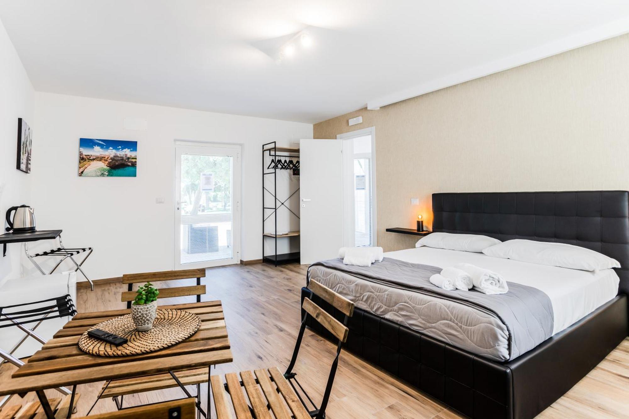 Pietramare Luxury Suites Бари Екстериор снимка