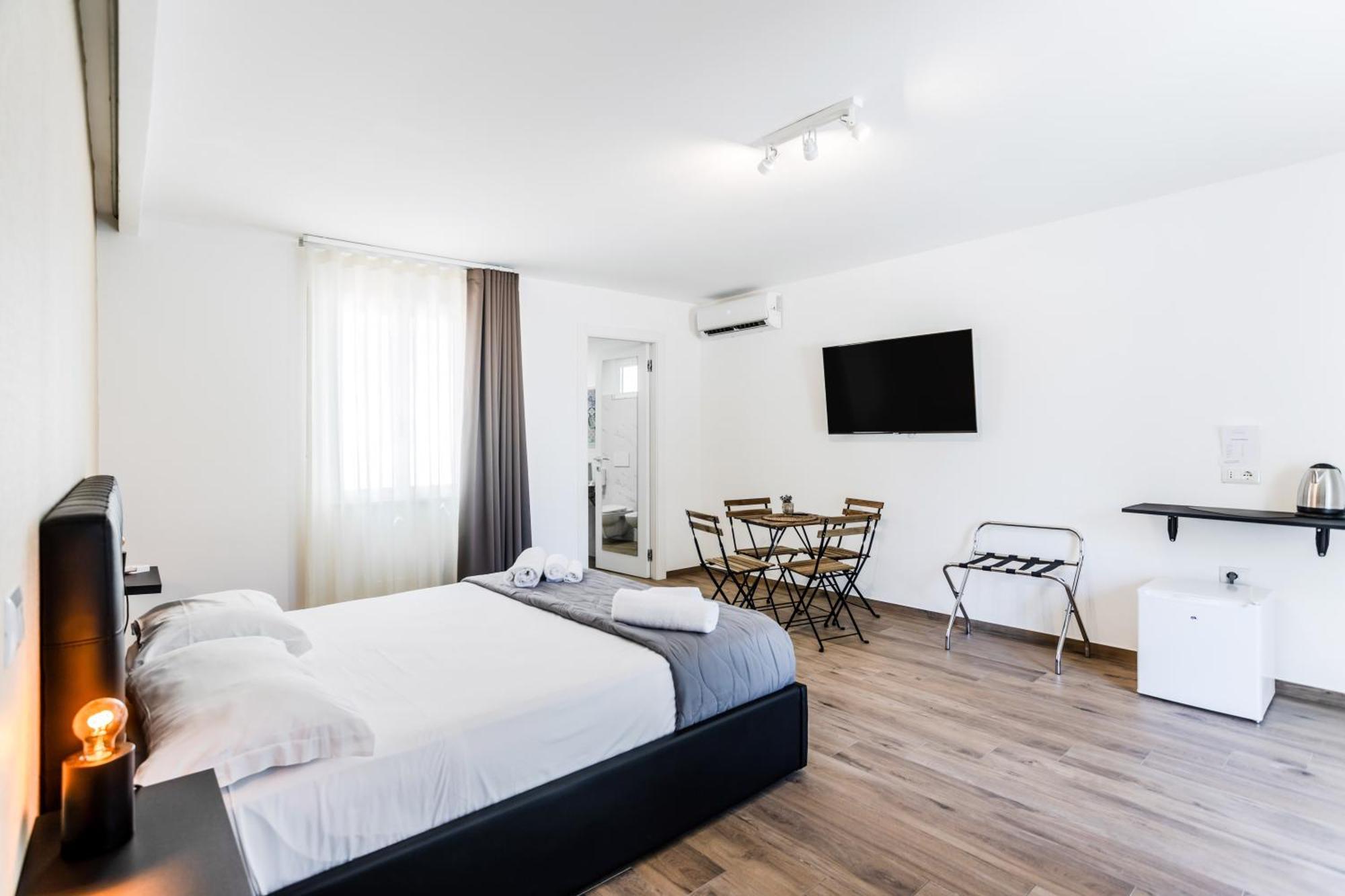 Pietramare Luxury Suites Бари Екстериор снимка