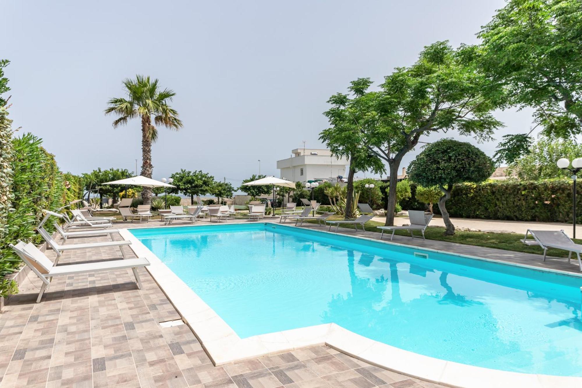 Pietramare Luxury Suites Бари Екстериор снимка