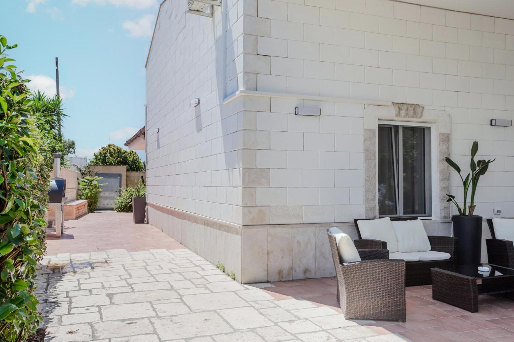Pietramare Luxury Suites Бари Екстериор снимка