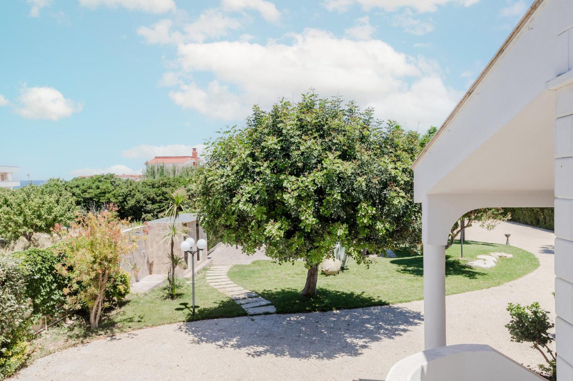 Pietramare Luxury Suites Бари Екстериор снимка
