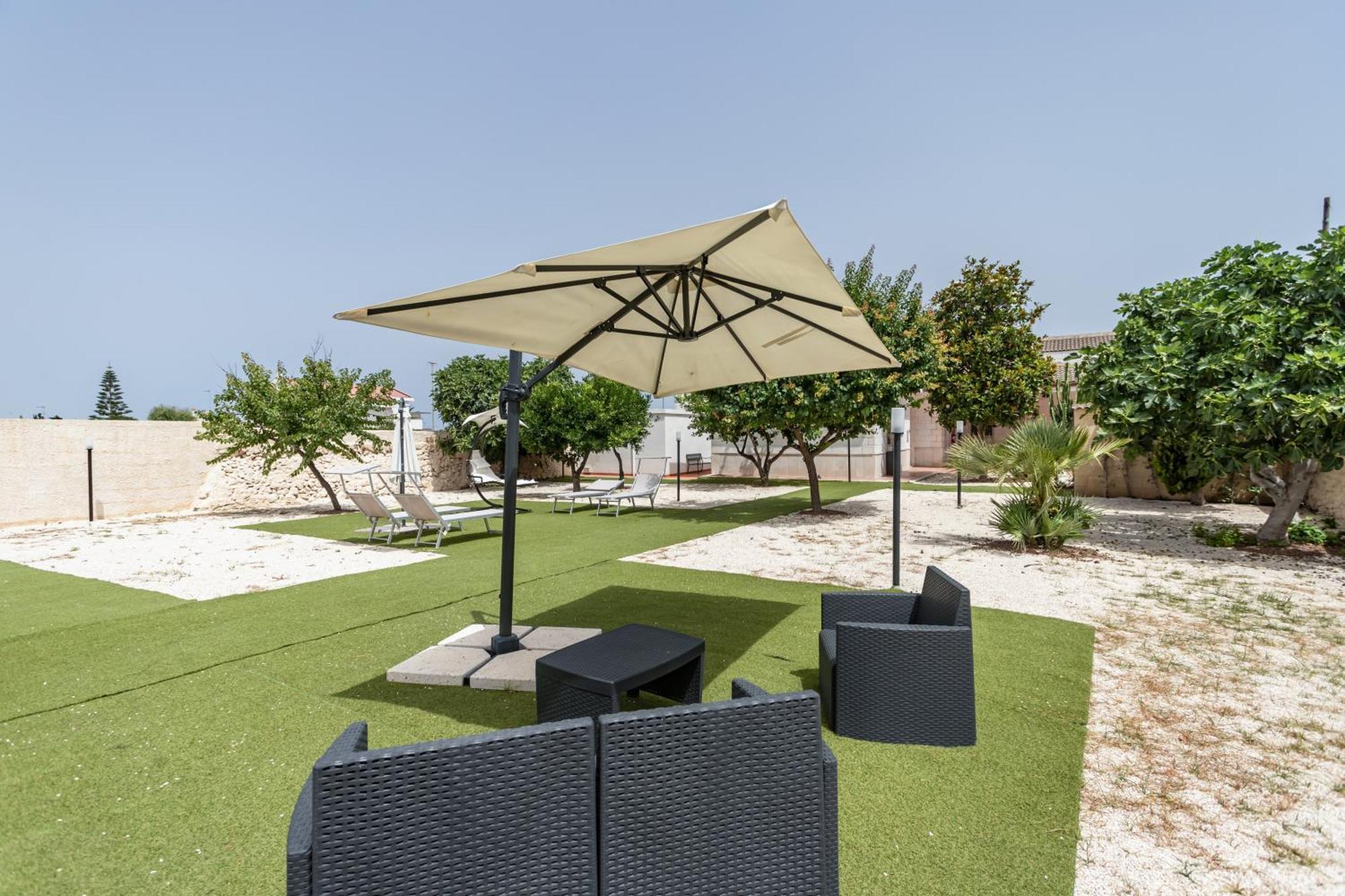 Pietramare Luxury Suites Бари Екстериор снимка