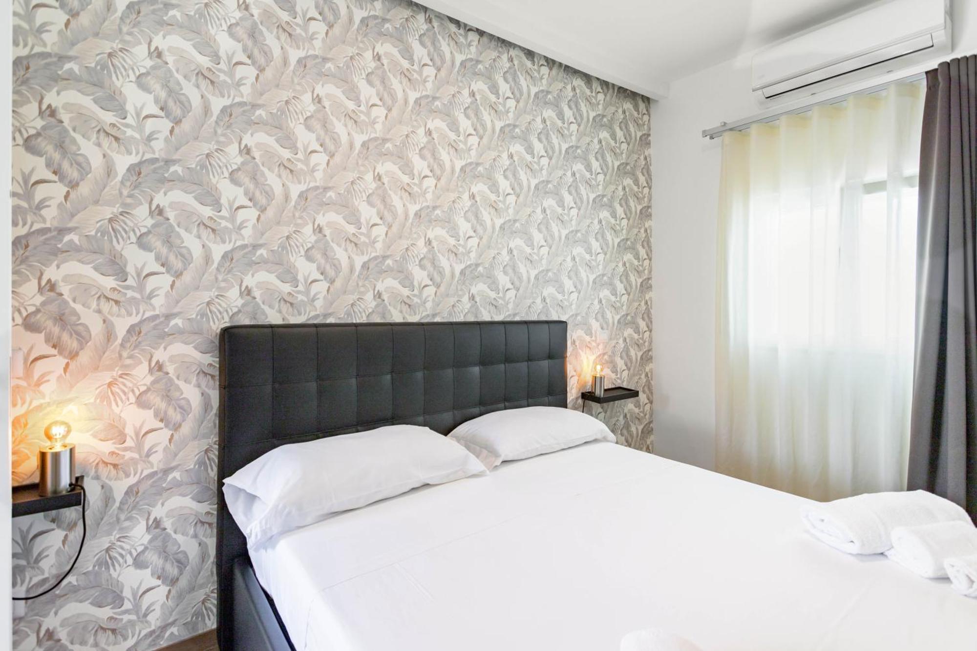 Pietramare Luxury Suites Бари Екстериор снимка