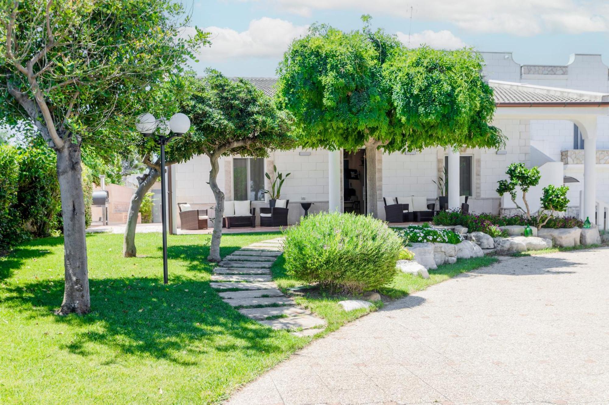 Pietramare Luxury Suites Бари Екстериор снимка