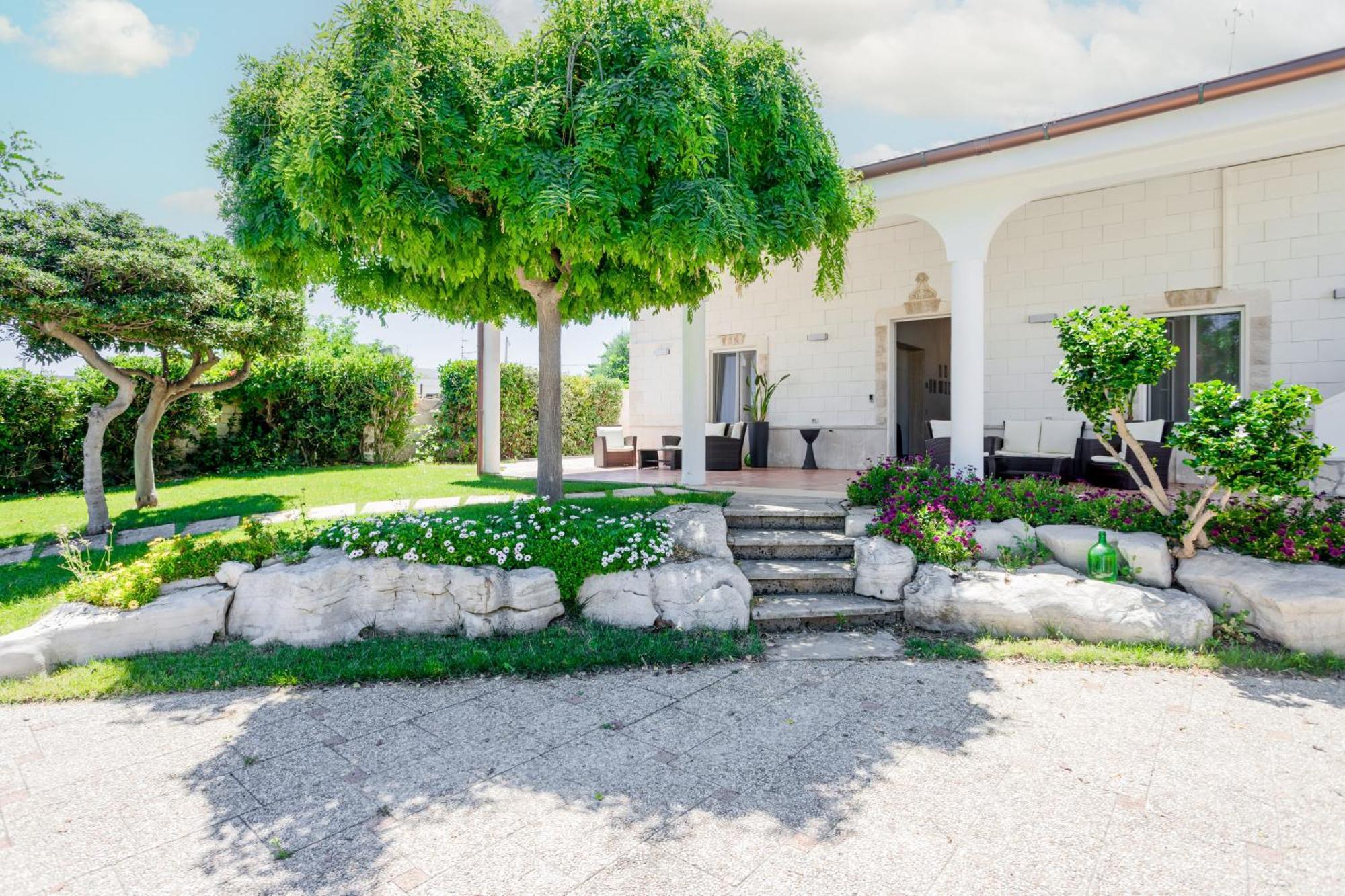 Pietramare Luxury Suites Бари Екстериор снимка