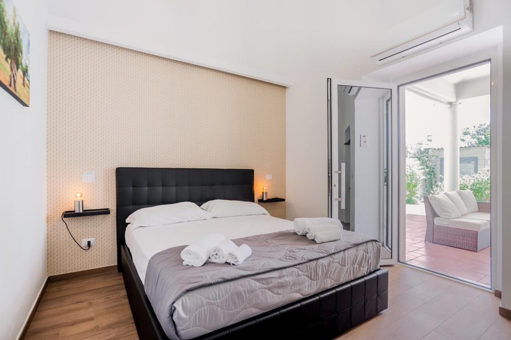 Pietramare Luxury Suites Бари Екстериор снимка