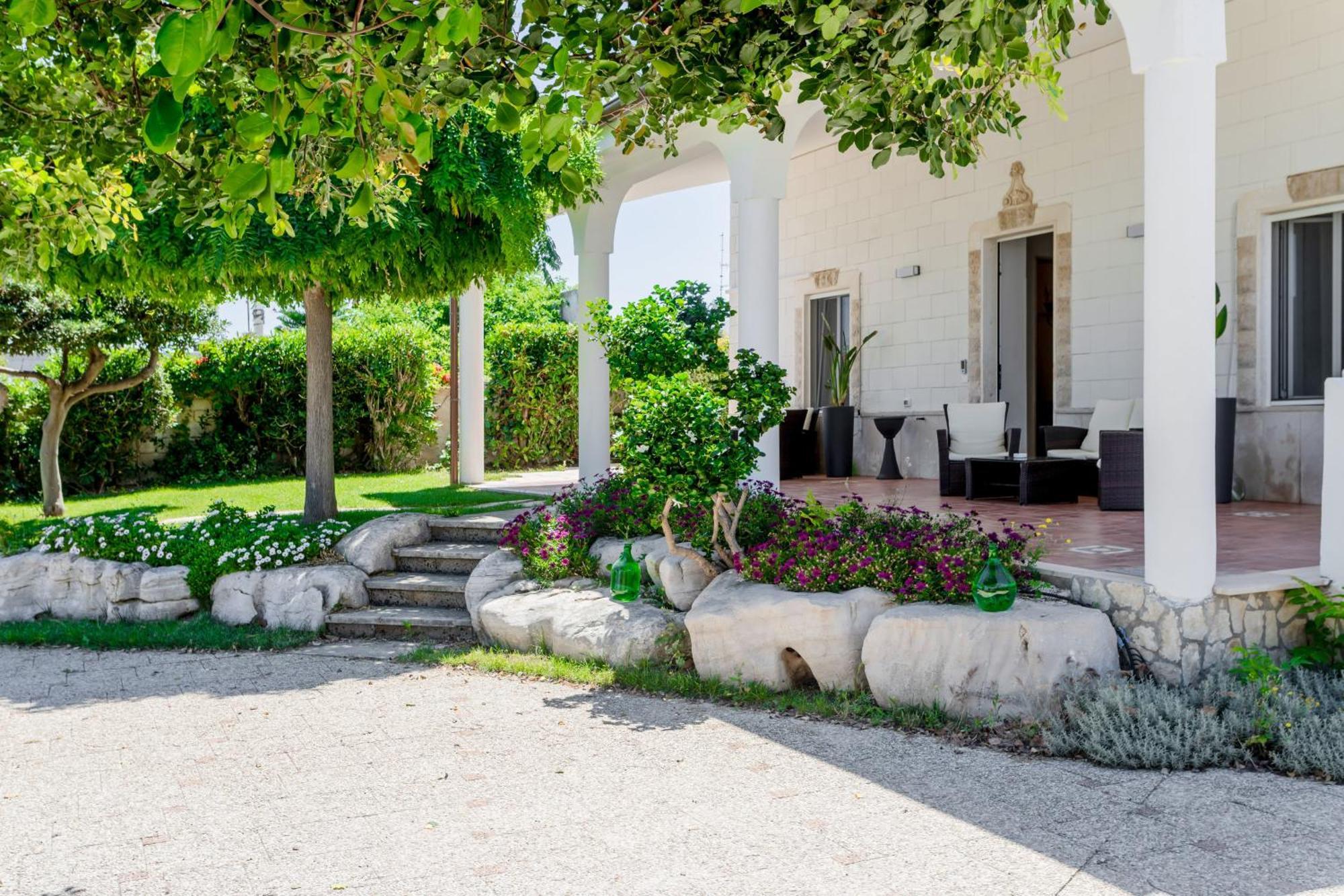 Pietramare Luxury Suites Бари Екстериор снимка