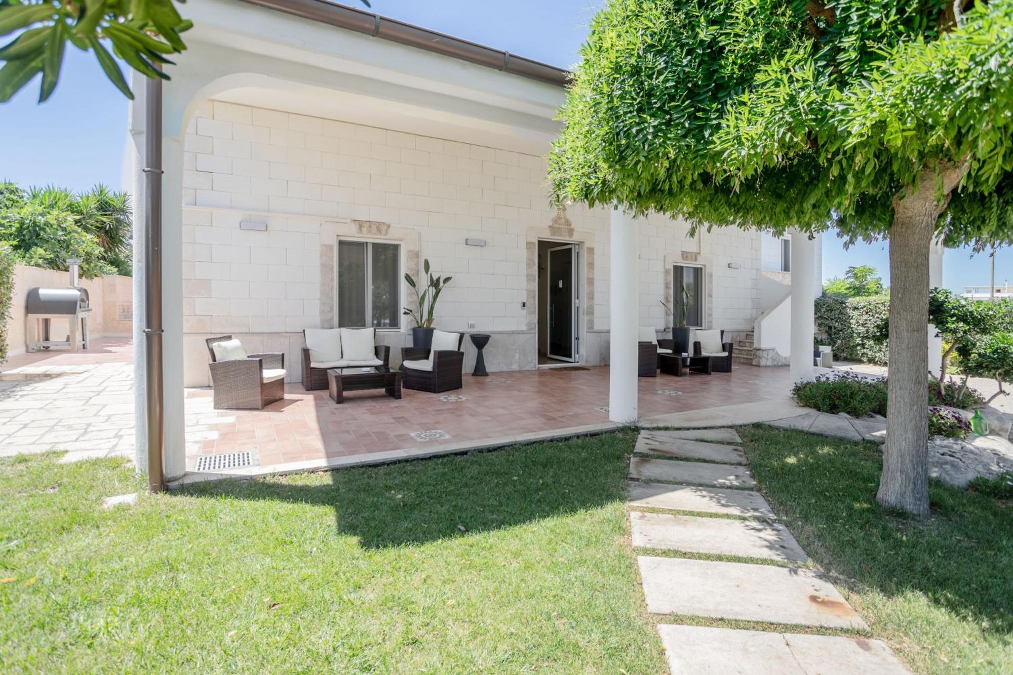 Pietramare Luxury Suites Бари Екстериор снимка
