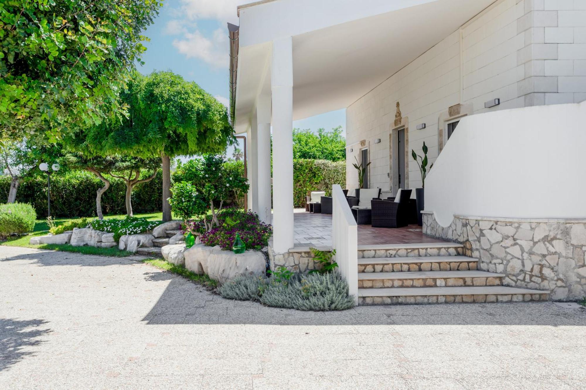 Pietramare Luxury Suites Бари Екстериор снимка