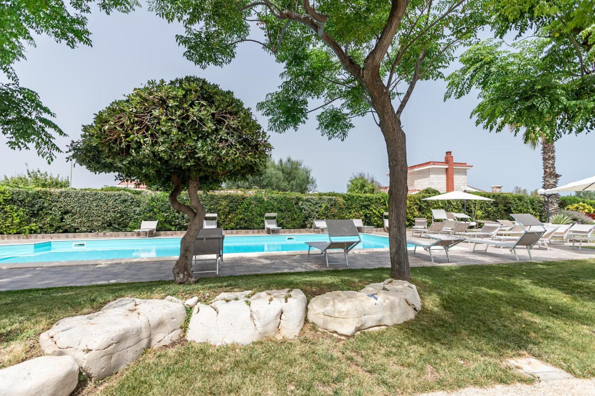Pietramare Luxury Suites Бари Екстериор снимка